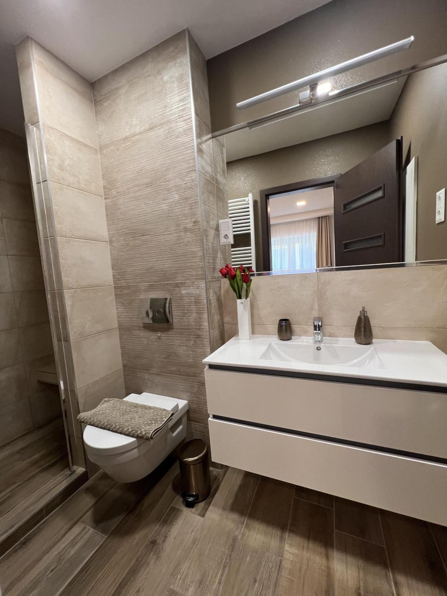 True Gem At The Airport By Newave Apartament